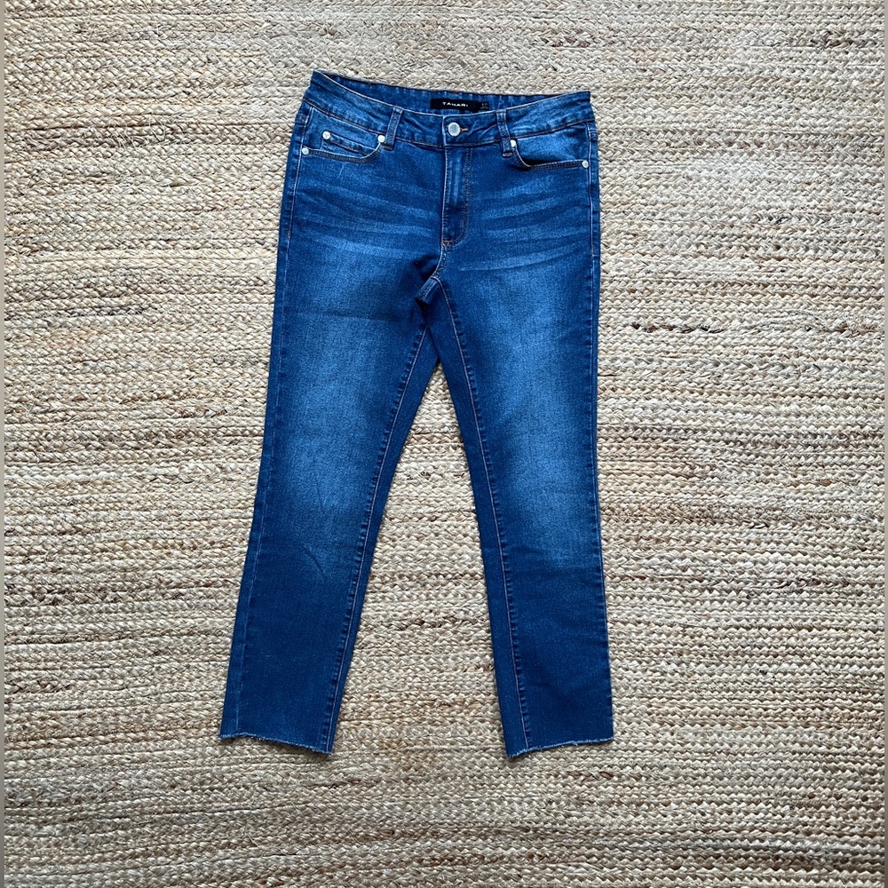 TAHARI Mid-Rise Slim Straight Jeans with Stretch! Size 8/29